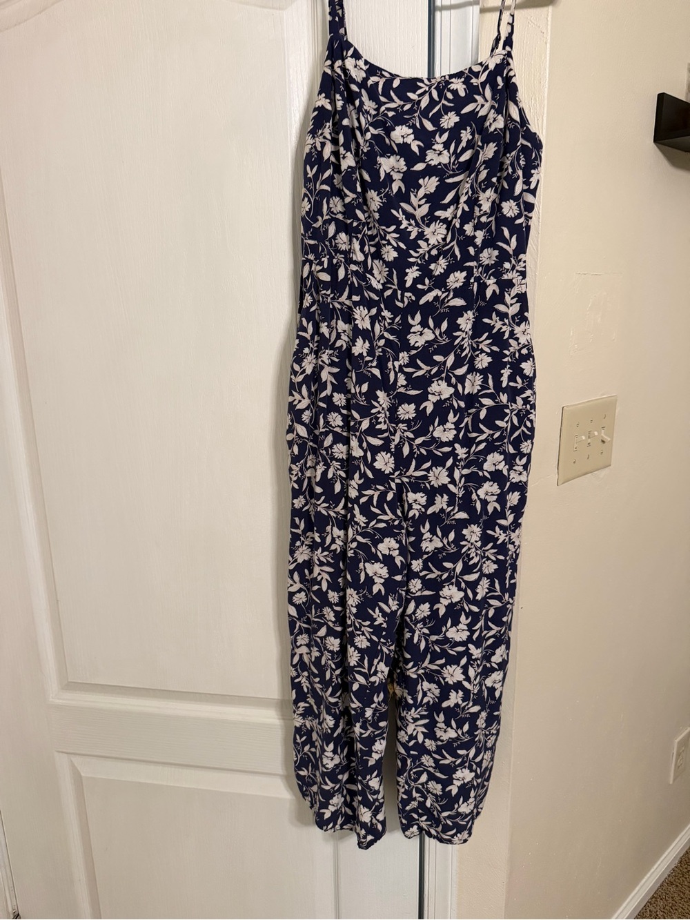Old Navy Women’s Medium Navy Floral Smocked Capri Jumpsuit Romper